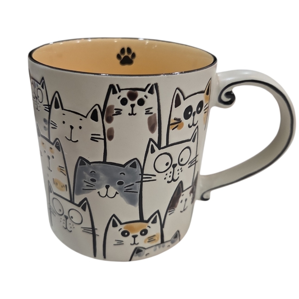 🐈▪️Spectrum Designz ▪️Charming Cat Design Mug with Cream and Black Accents